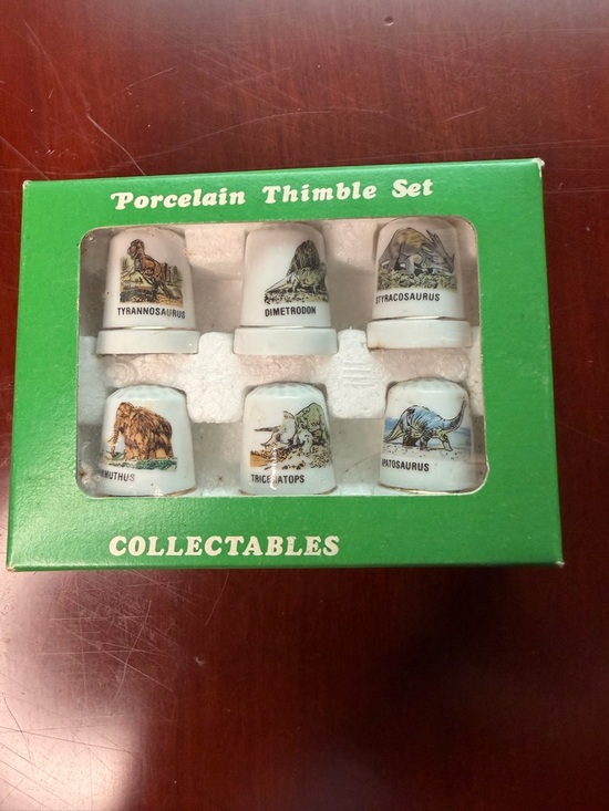 Other - Porcelain Dinosaur Designs Thimble Set Collectibles Made in Taiwan